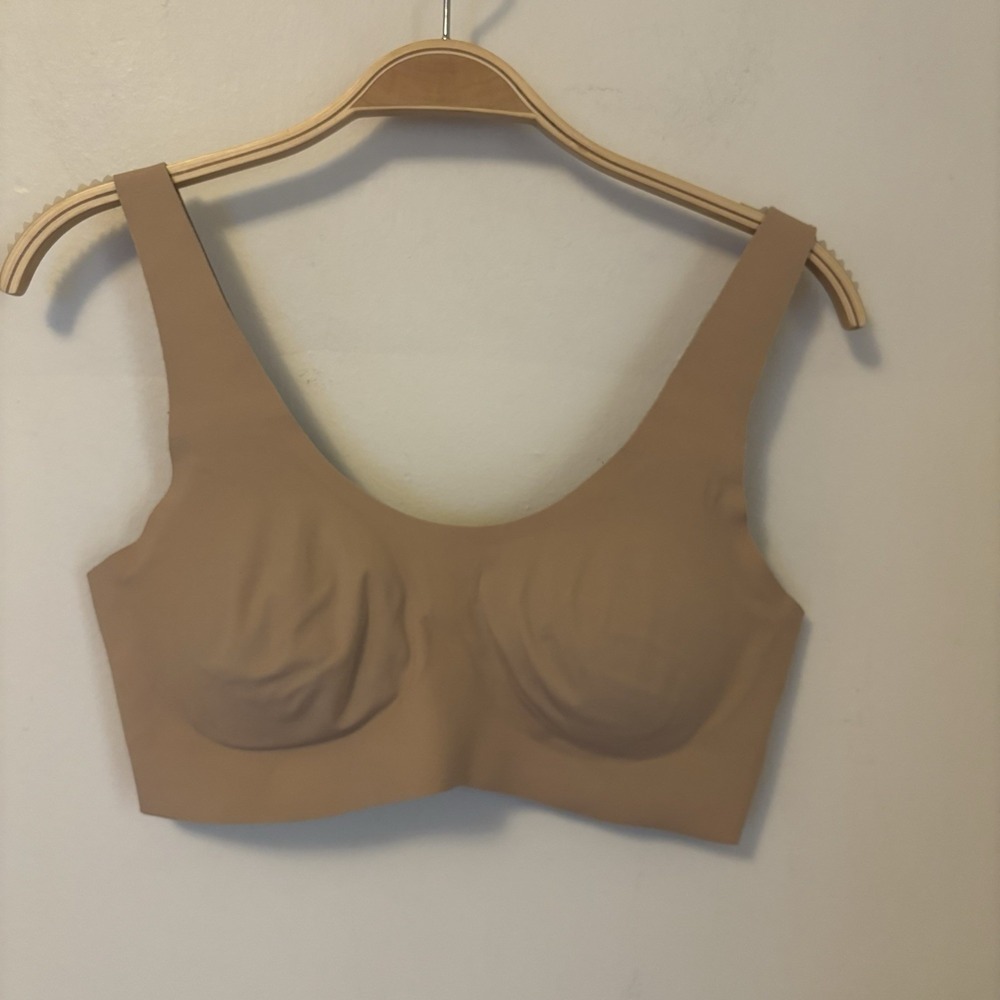 Knix Luxelift Pullover Wireless Seamless Bra Medium Scoop Neck Tan